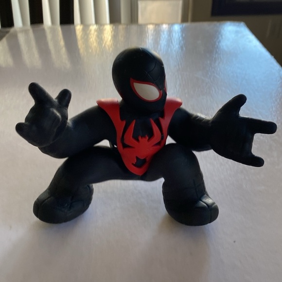 MARVEL Goo Ji Tzu Supagoo super stretchy toy - Picture 5 of 5